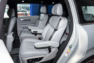 2025款 深蓝S09 1.5T 220km 后驱Ultra+版空间