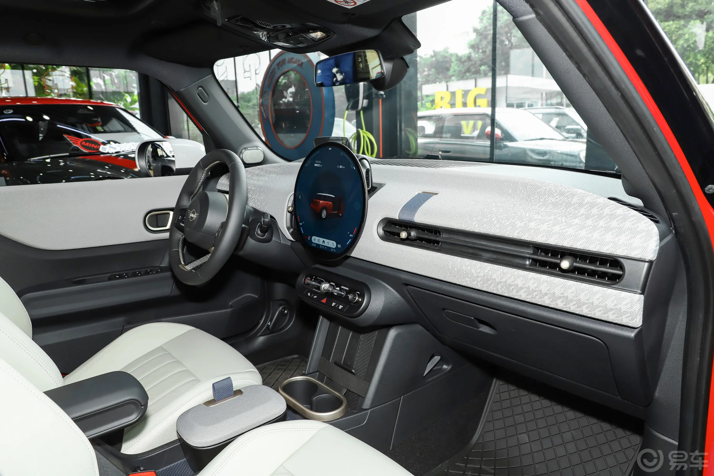 MINI2.0T COOPER S 艺术家 五门版内饰全景副驾方向