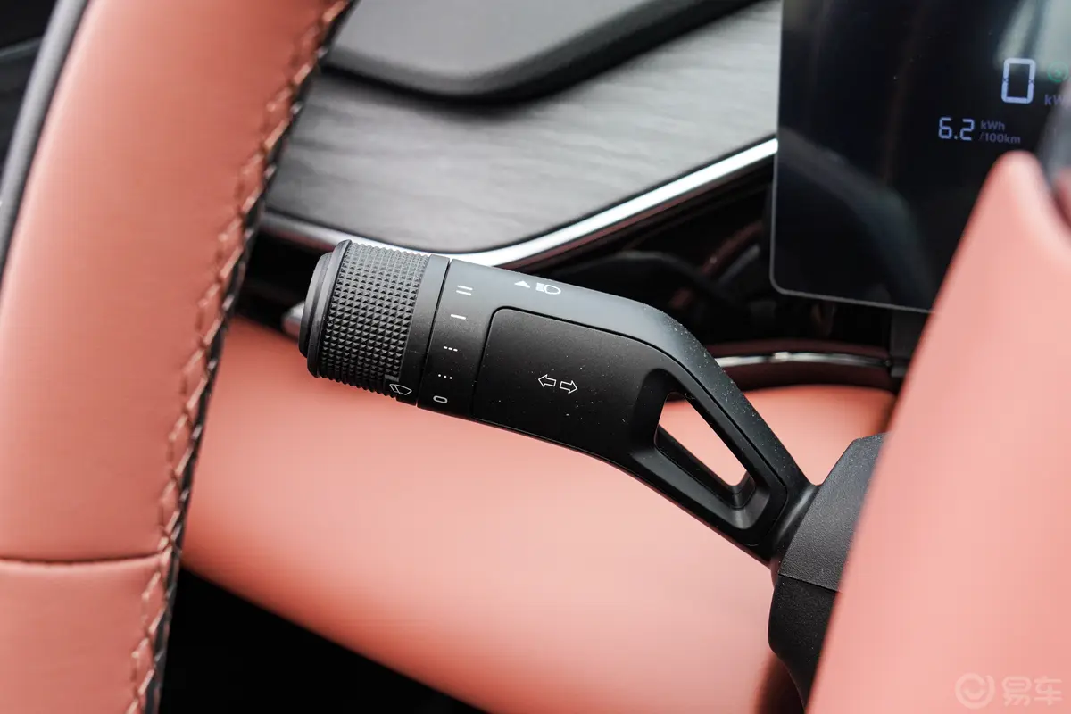 银河L6EM-i 1.5L 60km 探索版主驾驶位