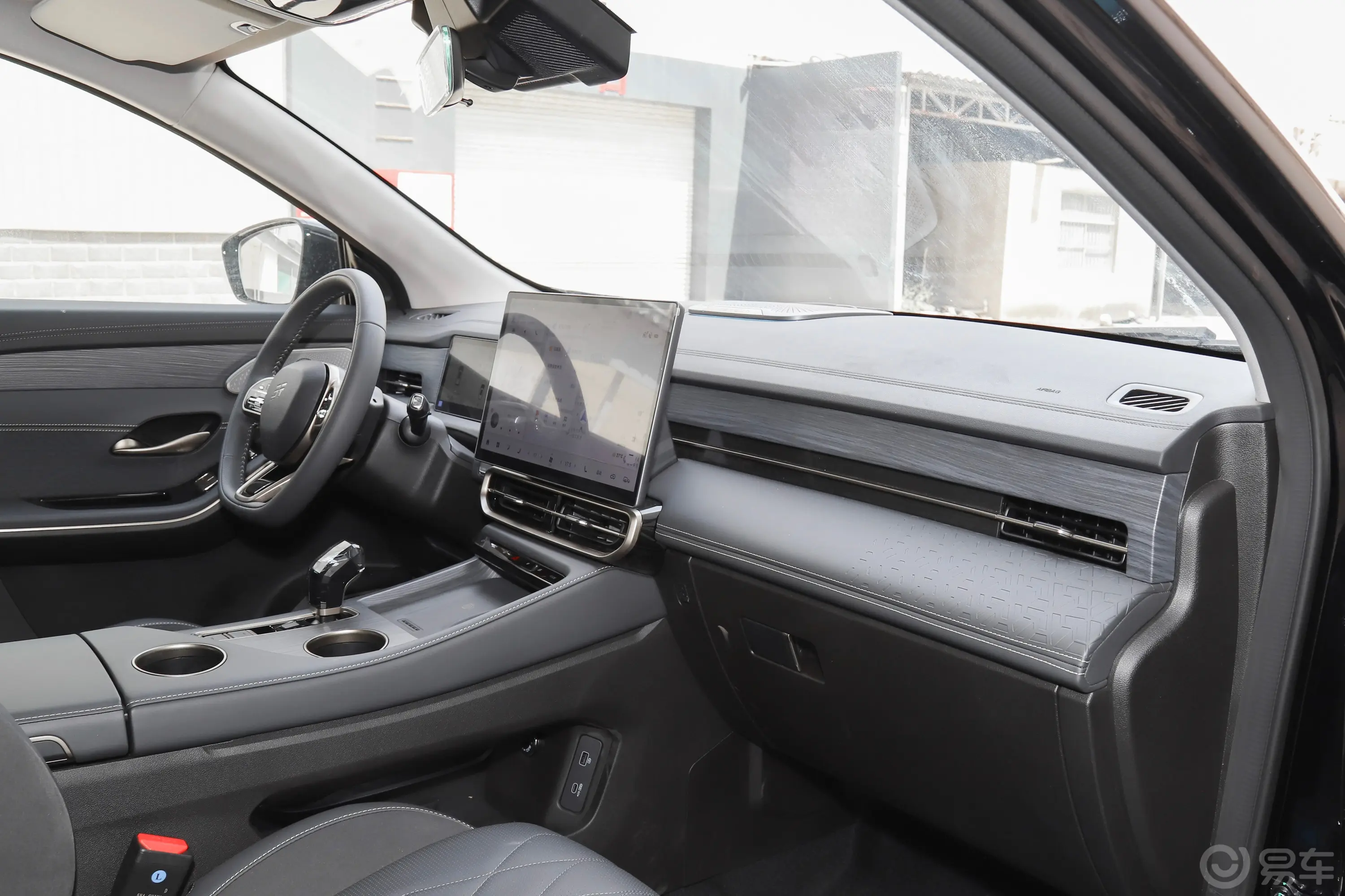 捷途X90 C-DM1.5T 108km 豪华版 7座内饰全景副驾方向