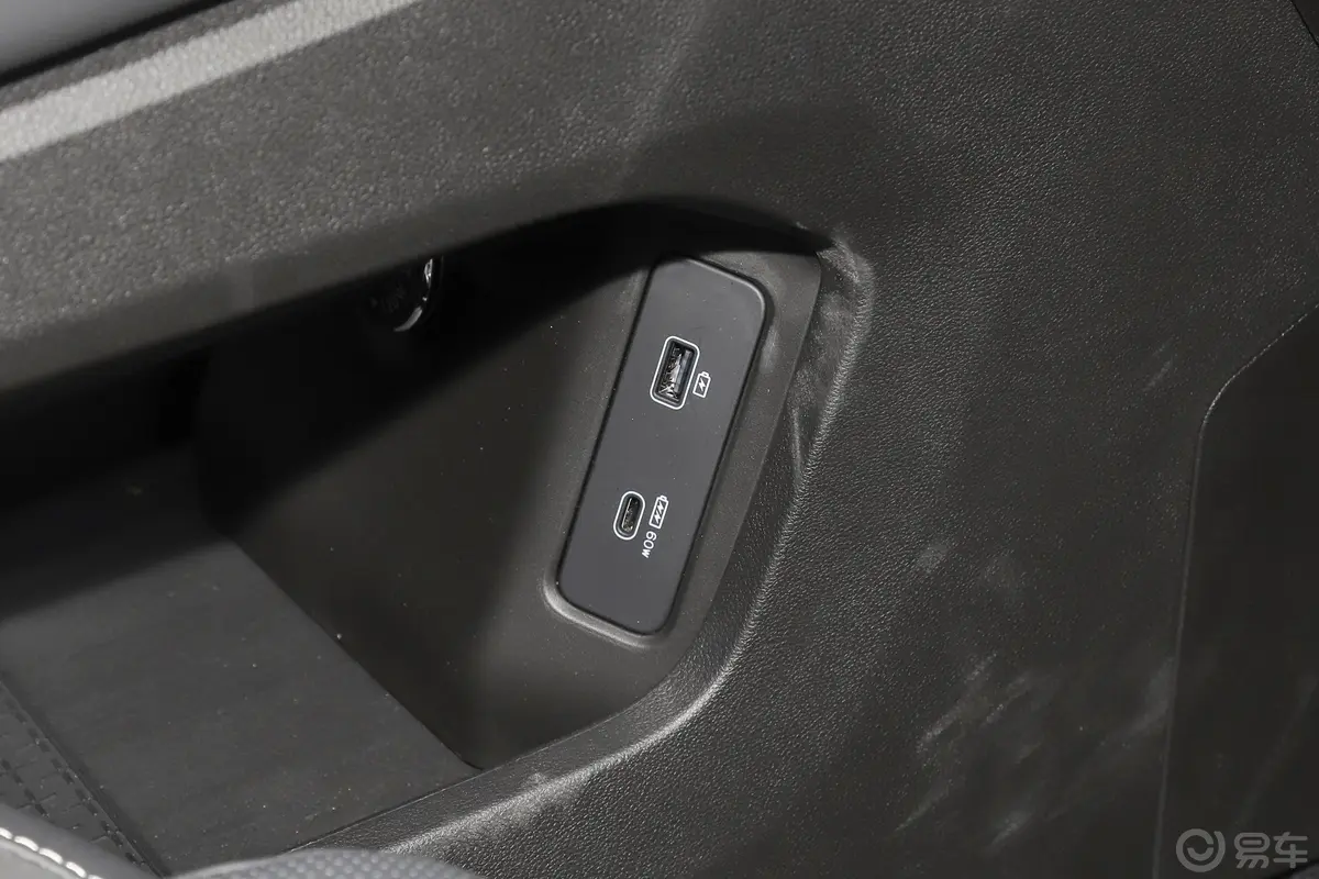 捷途X90 C-DM1.5T 108km 豪华版 7座中控