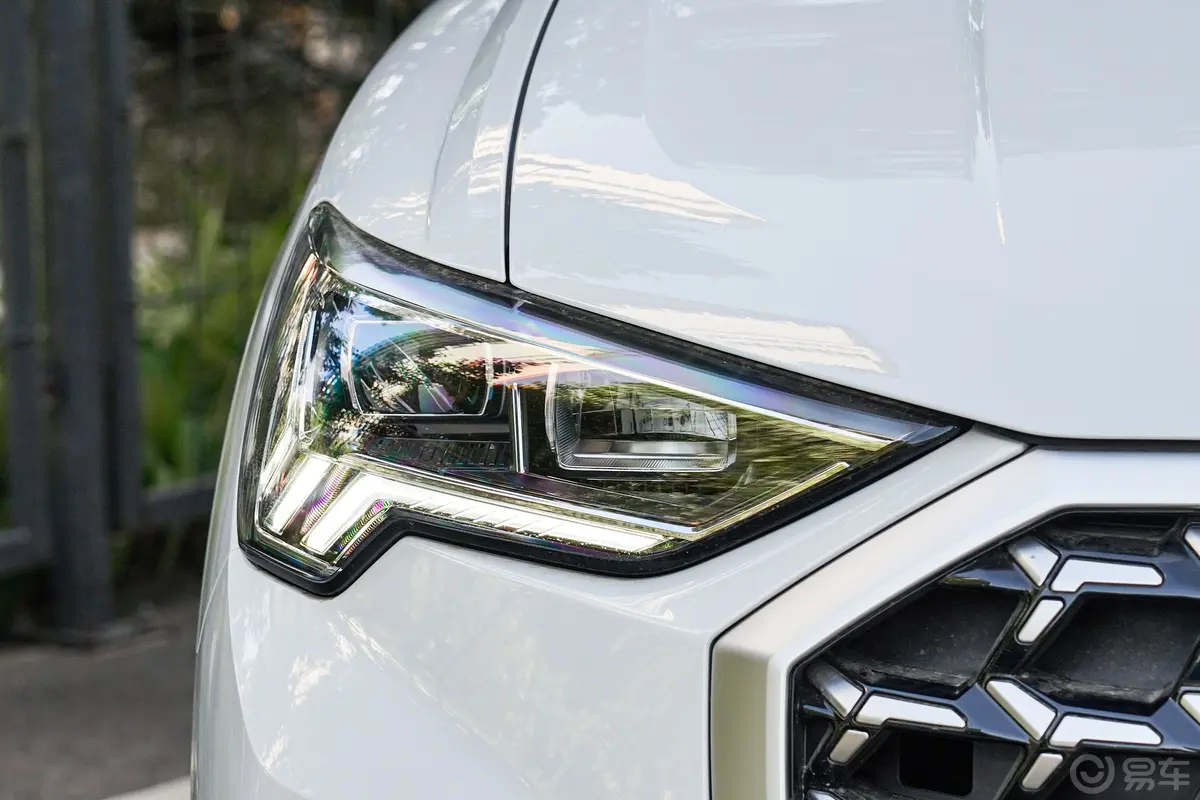 奥迪Q3quattro45周年典藏版 35 TFSI 时尚动感型外观灯组