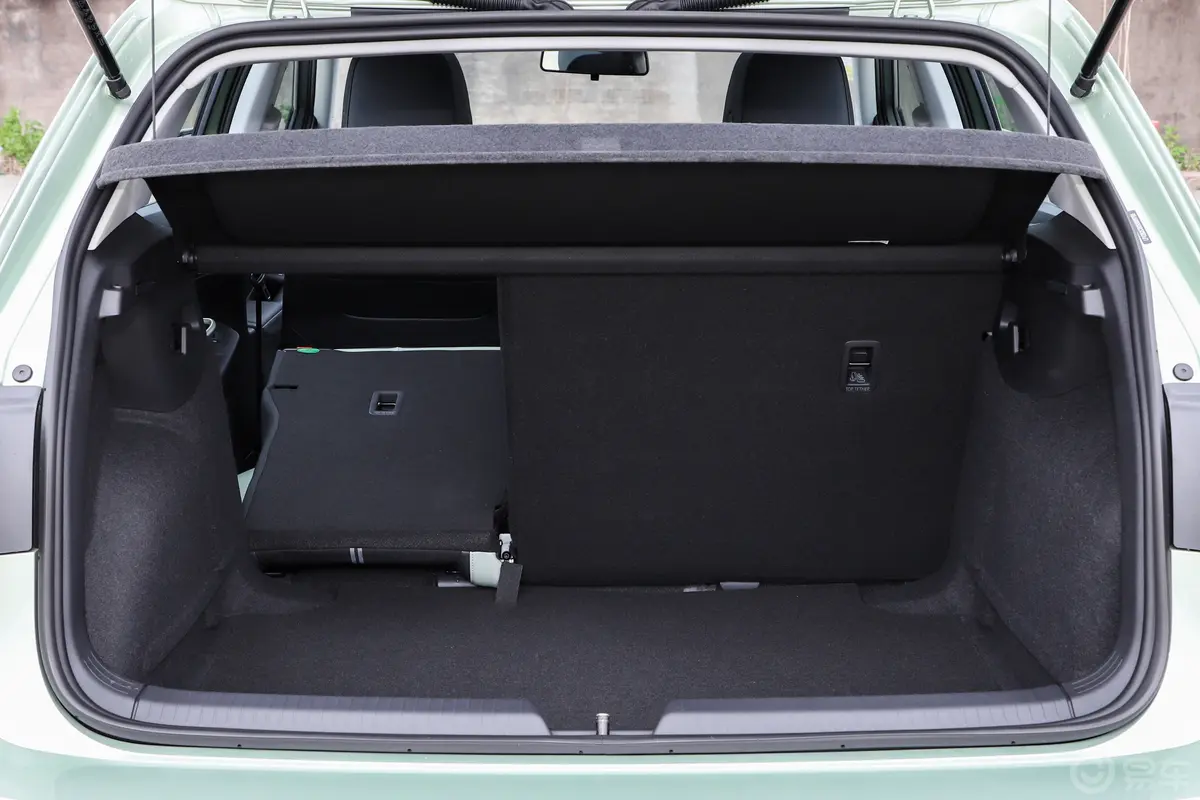 高尔夫改款 300TSI Pro后备厢