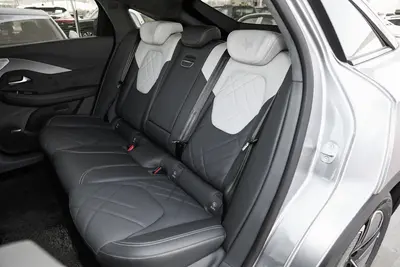 2025款 极狐 阿尔法S6 735km MAX 电机160kW空间
