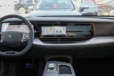2025款 极狐 阿尔法S6 735km MAX 电机160kW内饰