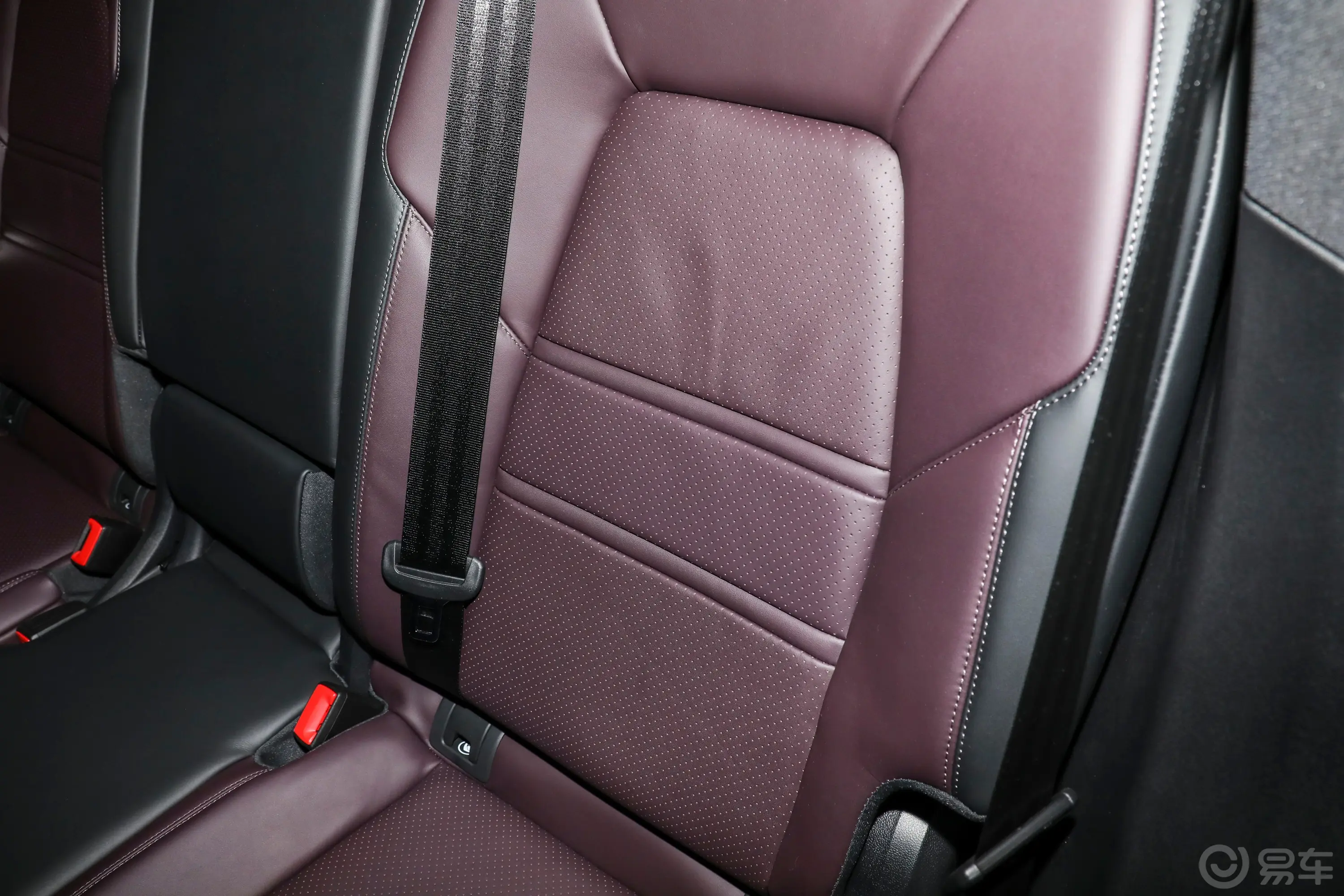 CayenneCayenne 3.0T 逐梦版后排空间