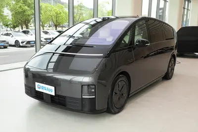 2025款 理想MEGA 710km Home 家庭特别版外观