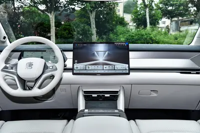 2025款 唐L DM-p 1.5T 200km 四驱激光雷达旗舰型内饰