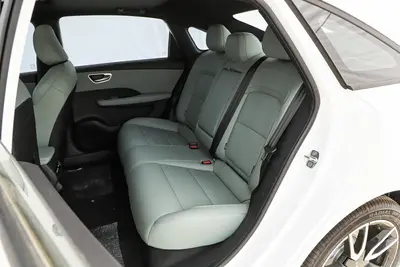 2025款 荣威D6 520km 尊享版空间
