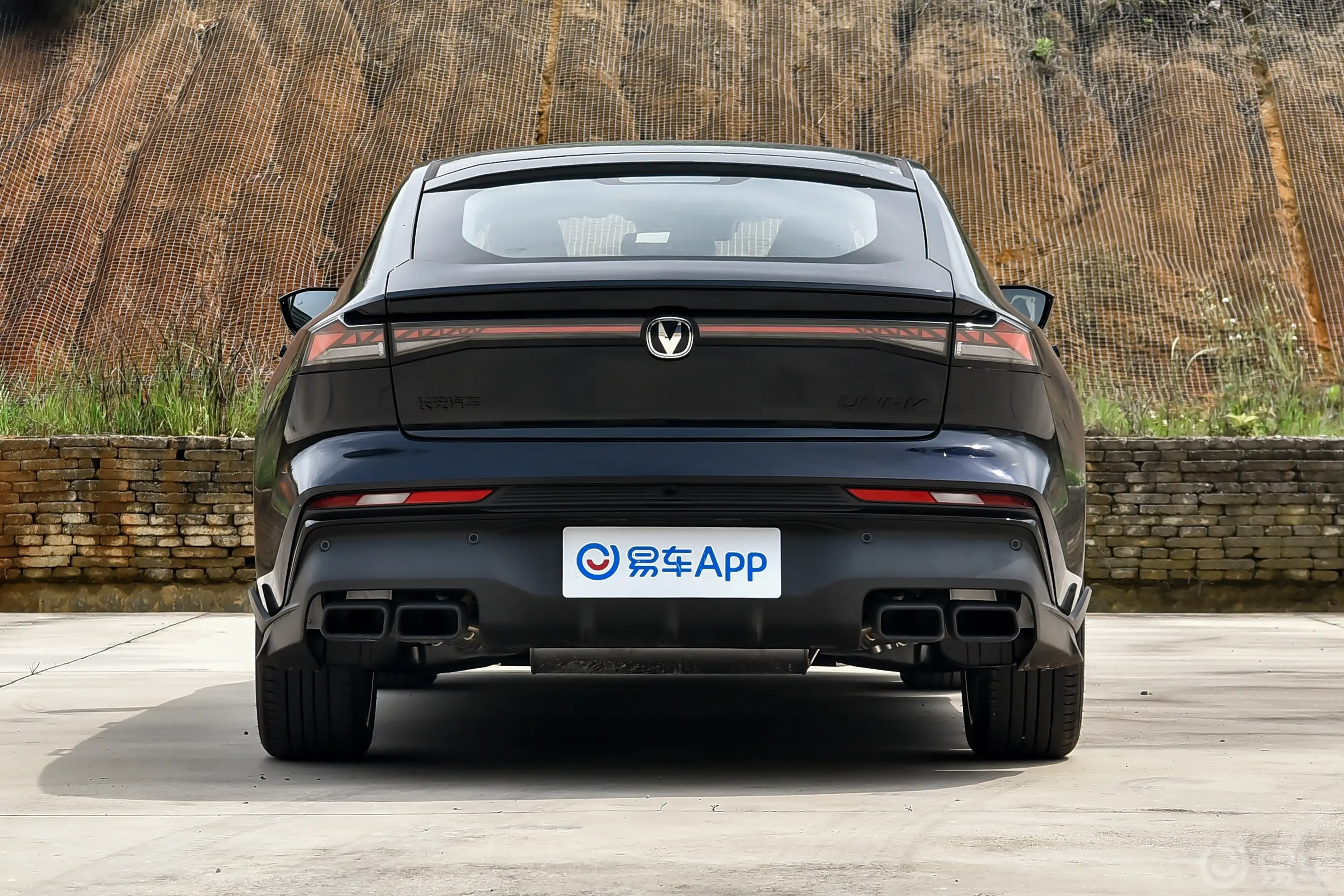长安UNI-V1.5T 500Bar黑武士版正后水平