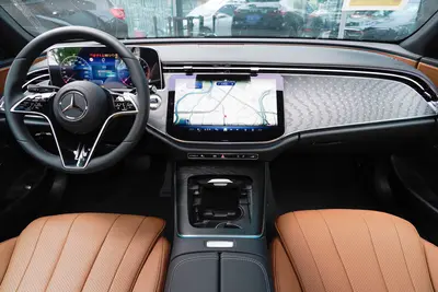 2025款 奔驰E级(进口) 改款 E 260 运动版内饰