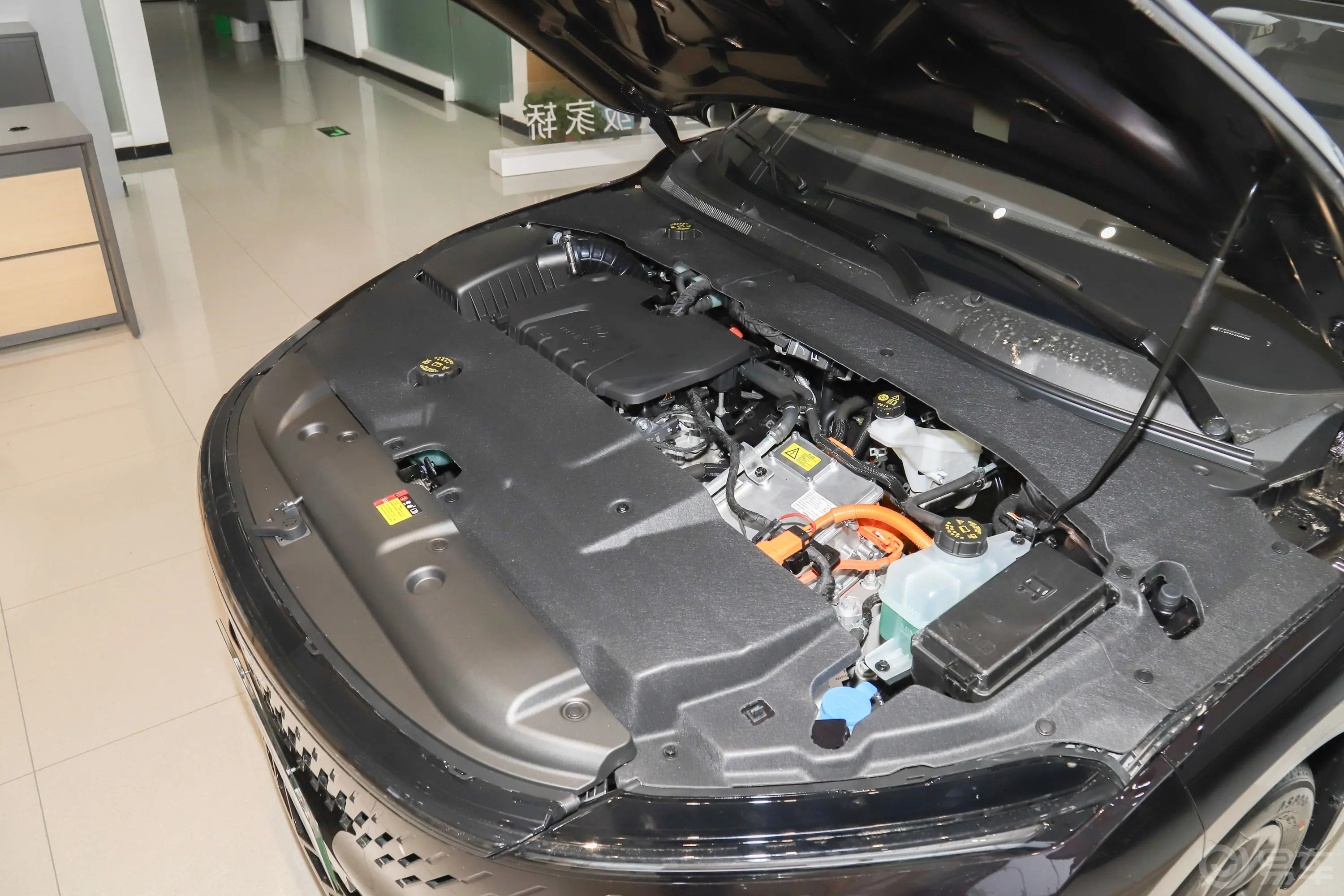 五菱星光插电混动 1.5L 70km 智能标准型动力底盘