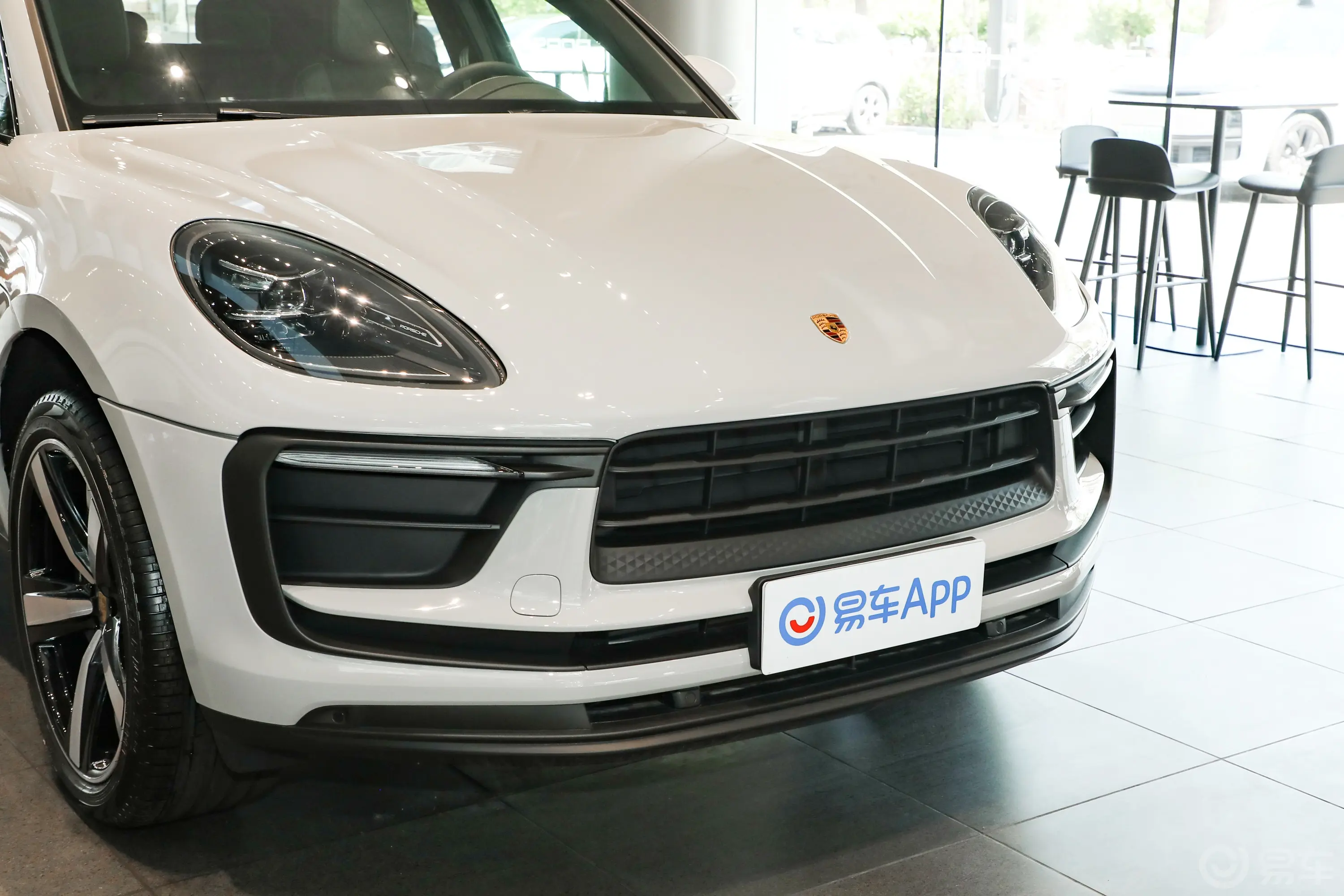 MacanMacan 2.0T 逐梦版前格栅侧俯拍