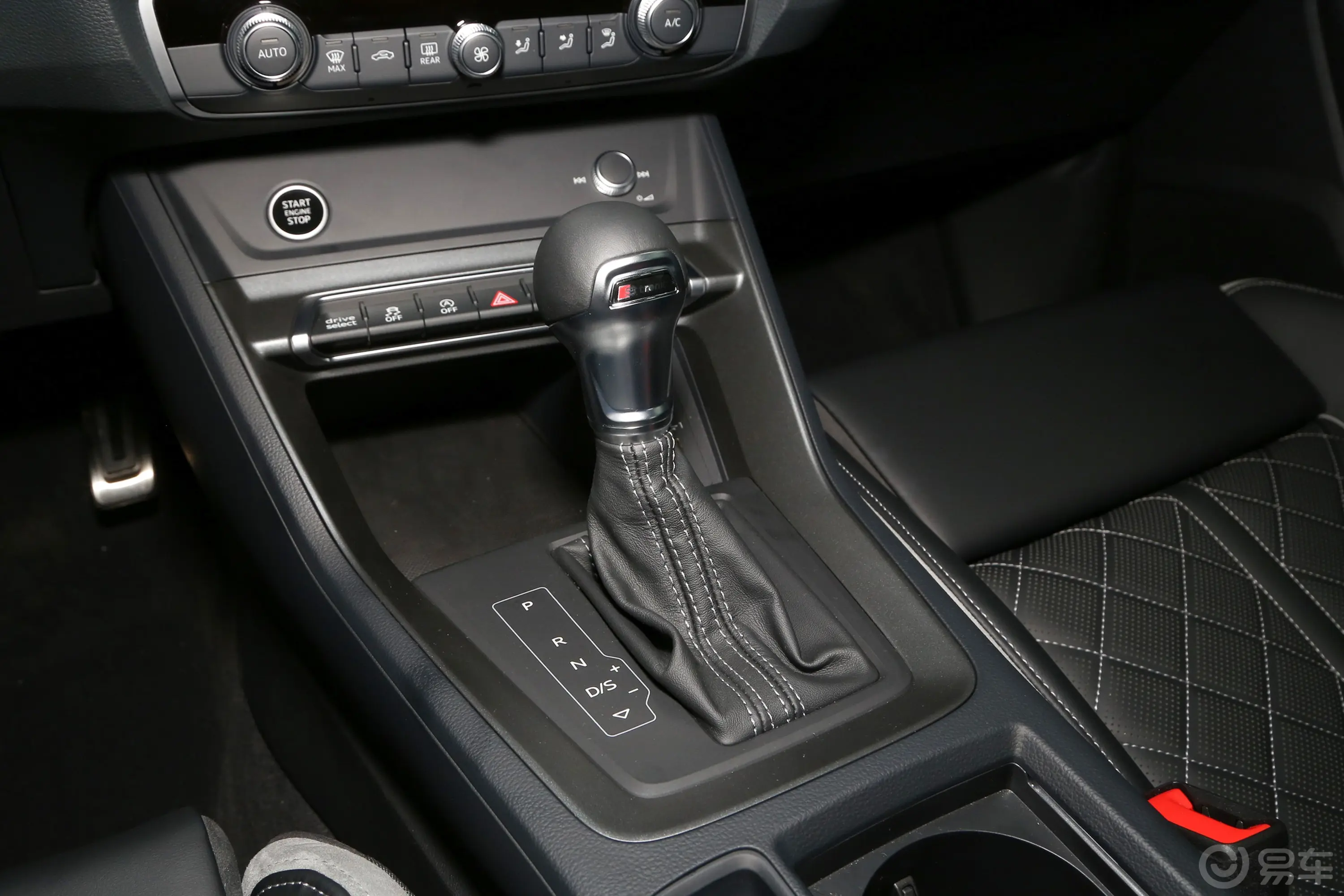 奥迪Q3 Sportbackquattro45周年典藏版 40 TFSI 时尚型换挡装置