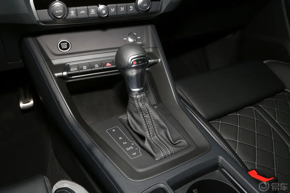 奥迪Q3 Sportbackquattro45周年典藏版 40 TFSI 时尚型换挡装置