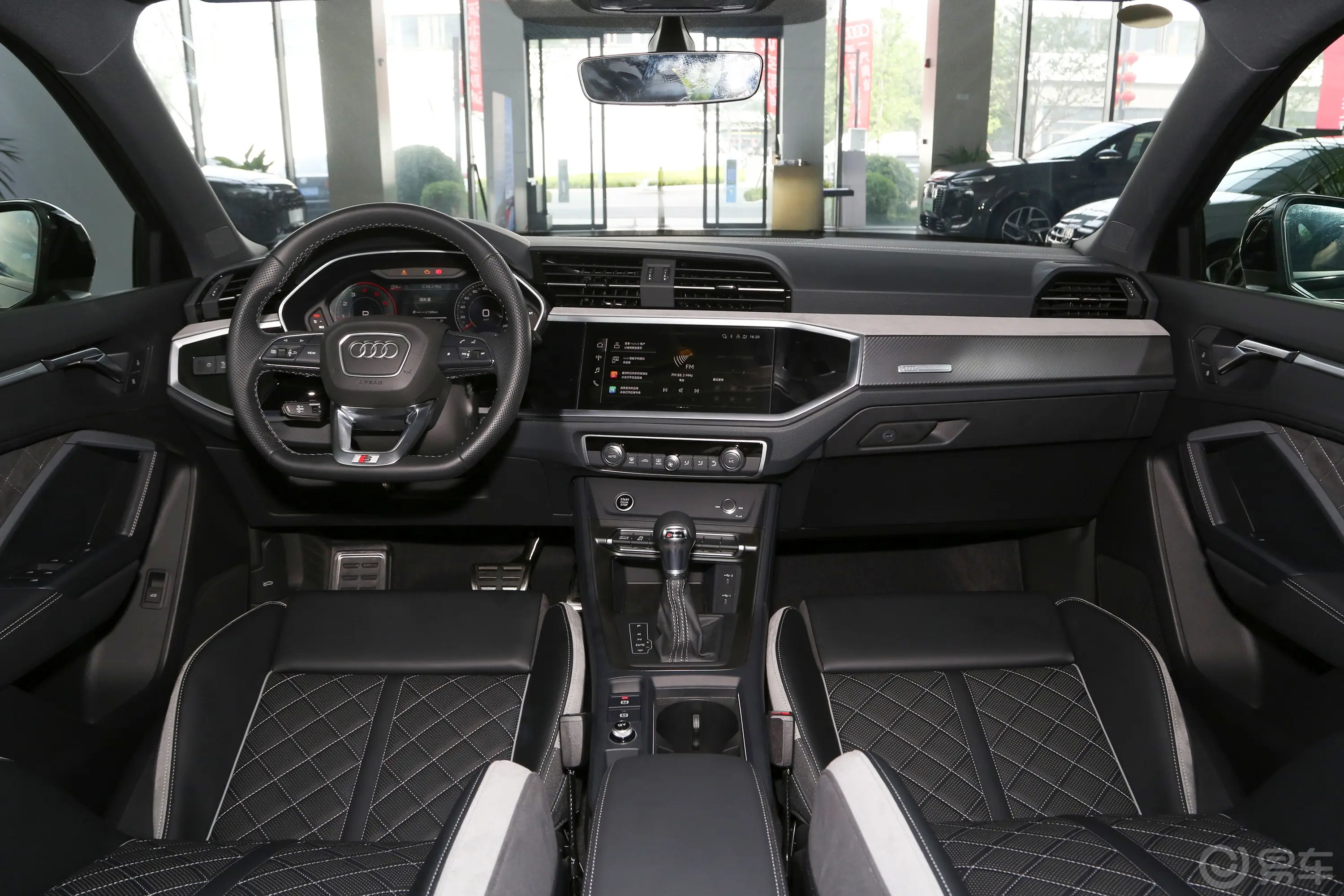 奥迪Q3 Sportbackquattro45周年典藏版 40 TFSI 时尚型内饰全景正拍