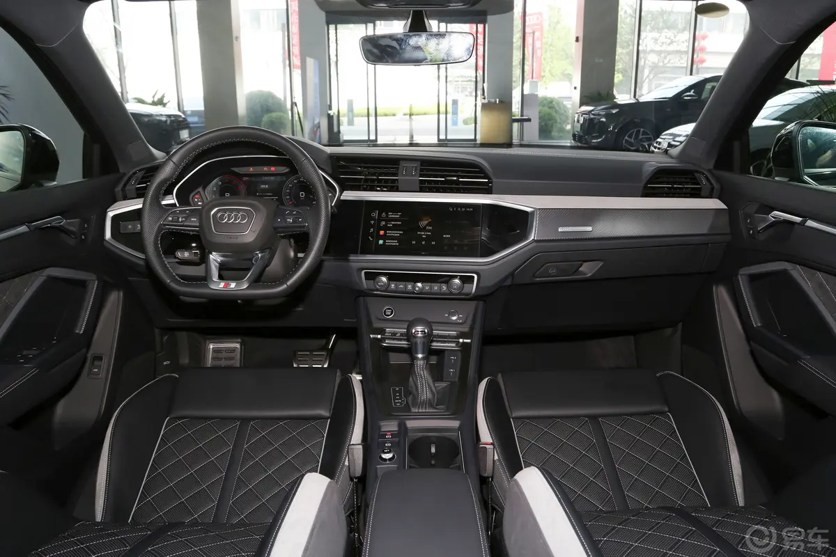 奥迪Q3 Sportbackquattro45周年典藏版 40 TFSI 时尚型内饰全景正拍