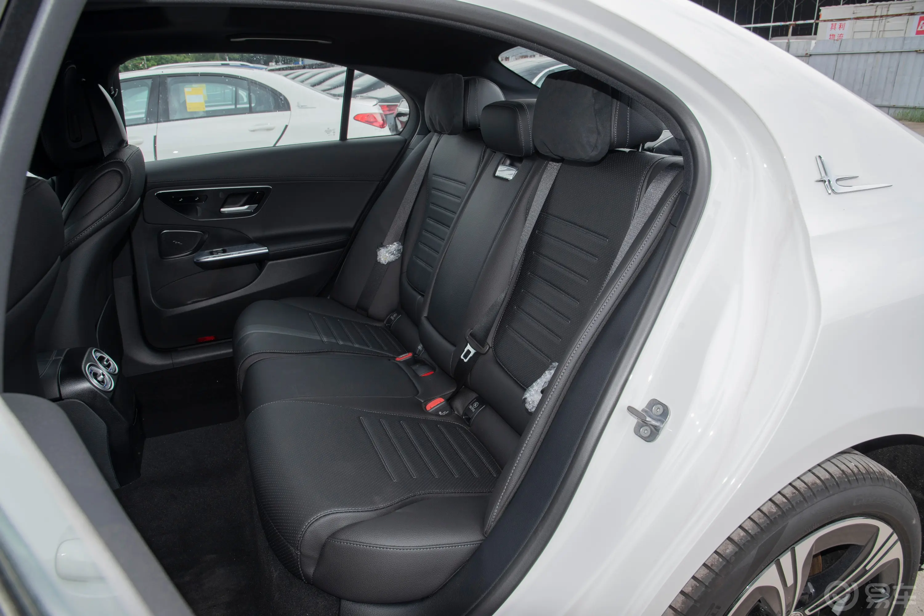 奔驰C级改款 C 260 L 4MATIC 运动版后排座椅
