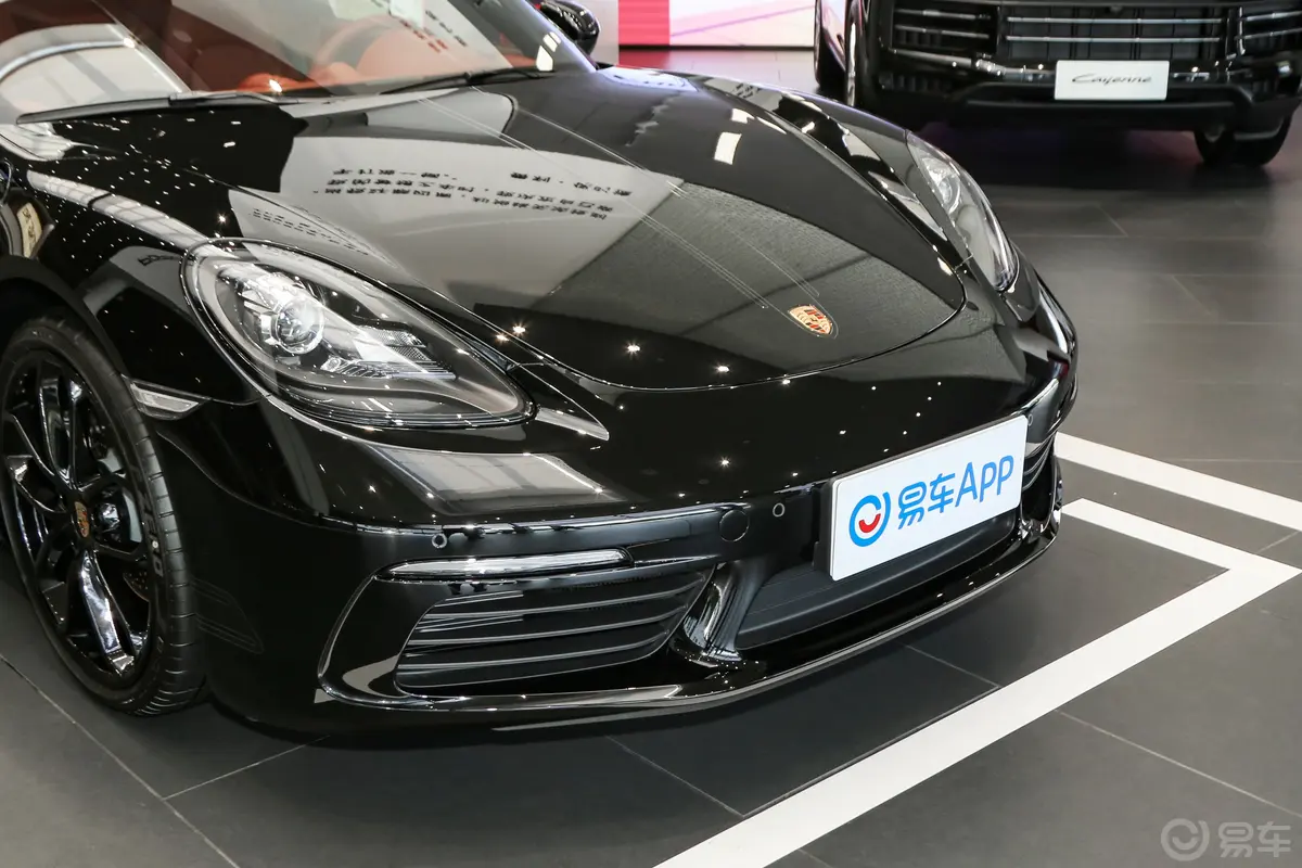 保时捷718Boxster Style Edition 2.0T前格栅侧俯拍