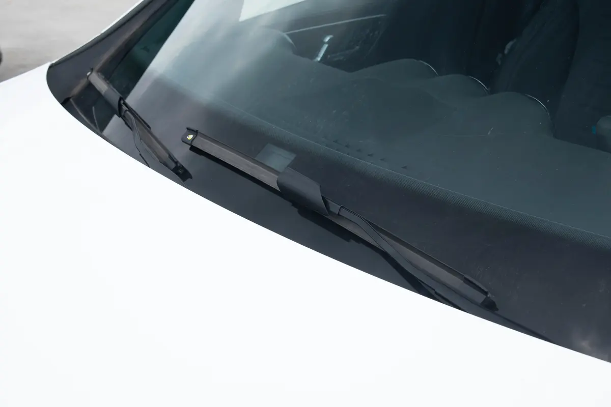 奔驰C级改款 C 260 L 4MATIC 运动版雨刷器