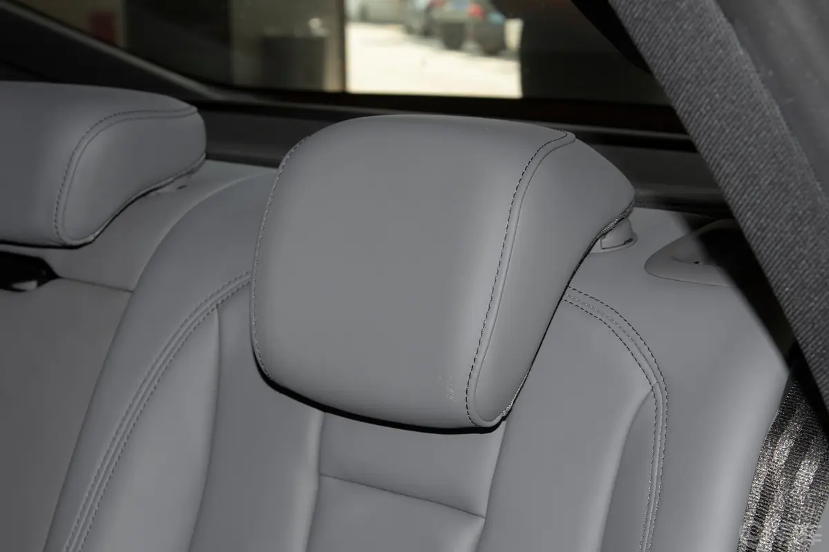 奥迪A5Sportback 40 TFSI 时尚动感型后排空间