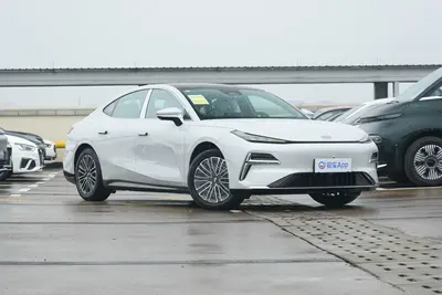 2025款 银河星耀8 EM-i 1.5L 130km 尊享版外观