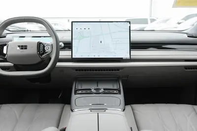 2025款 银河星耀8 EM-i 1.5L 130km 尊享版内饰