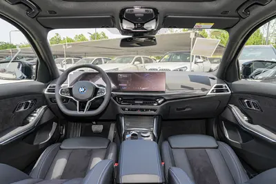 2025款 宝马i3 eDrive 40 L 50周年限量版内饰