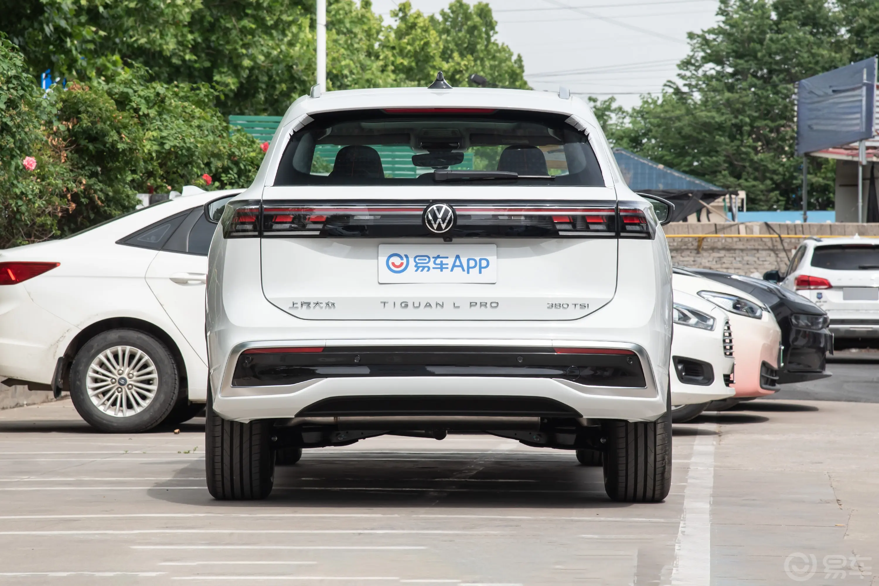 途观LPro 380TSI 两驱智行版正后水平