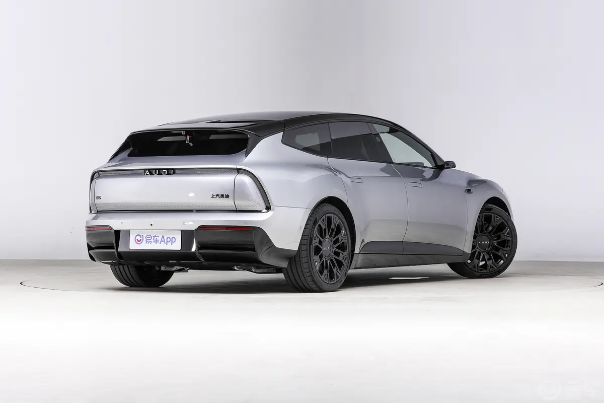 奥迪E5 Sportback标准版侧后45度车头向右水平