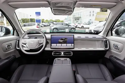 2025款 零跑B10 510km 舒享版内饰