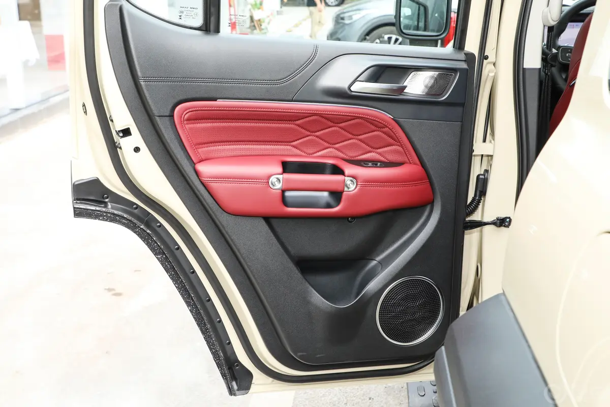 坦克300新能源2.0T Hi4-T后排功能