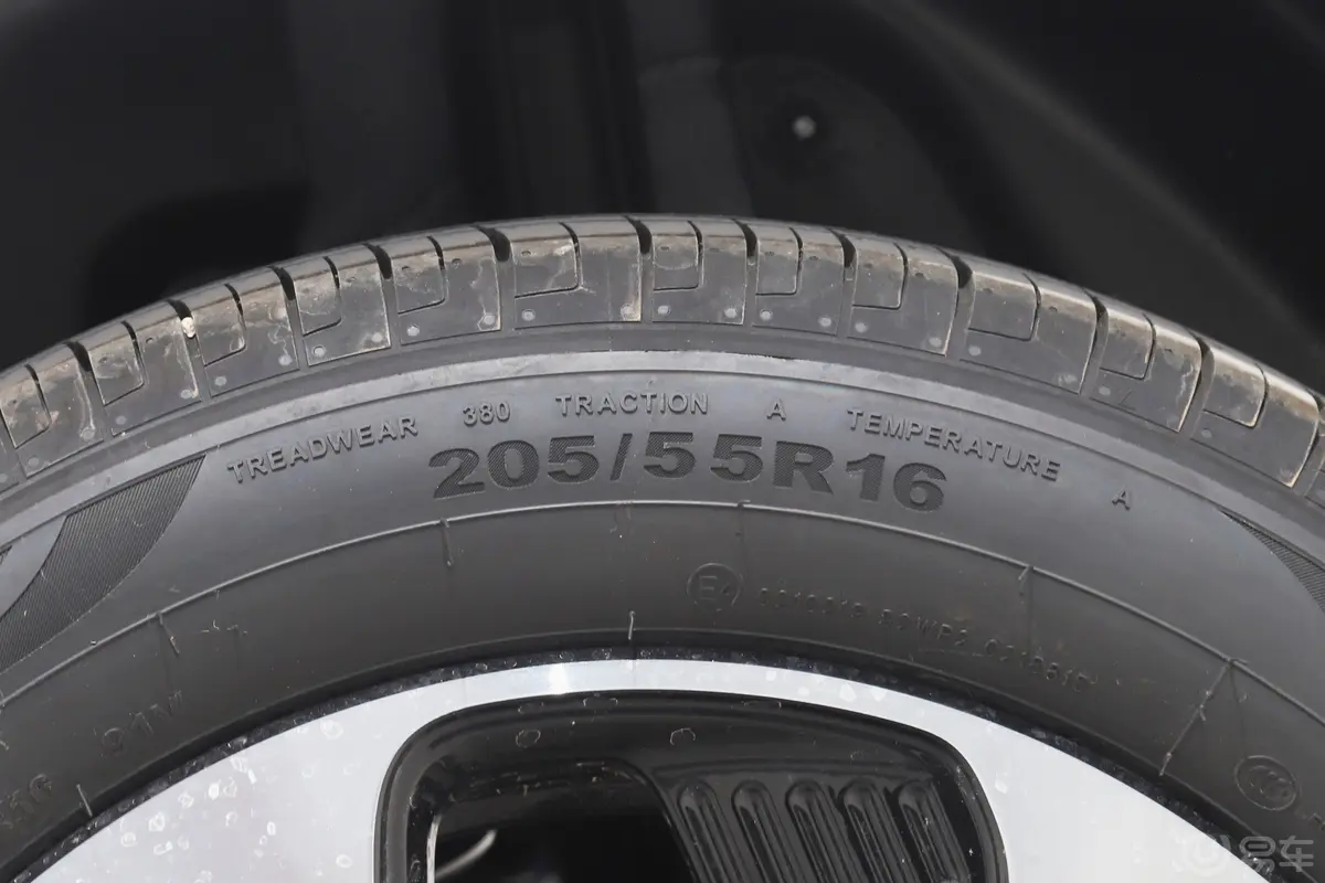 江淮钇为3405km 尊享版后轮胎尺寸