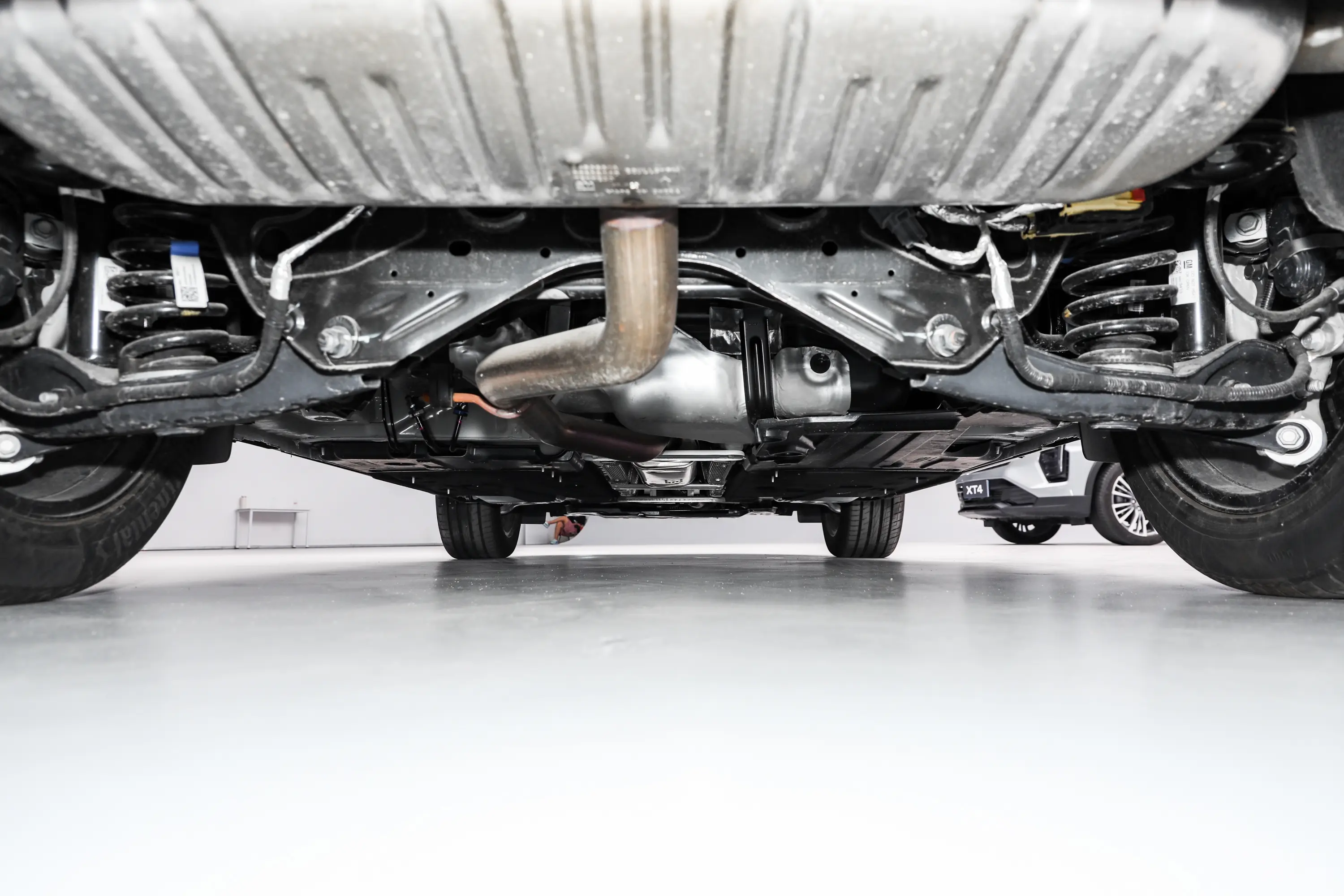 凯迪拉克XT4改款 28T 两驱豪华型后悬架整体