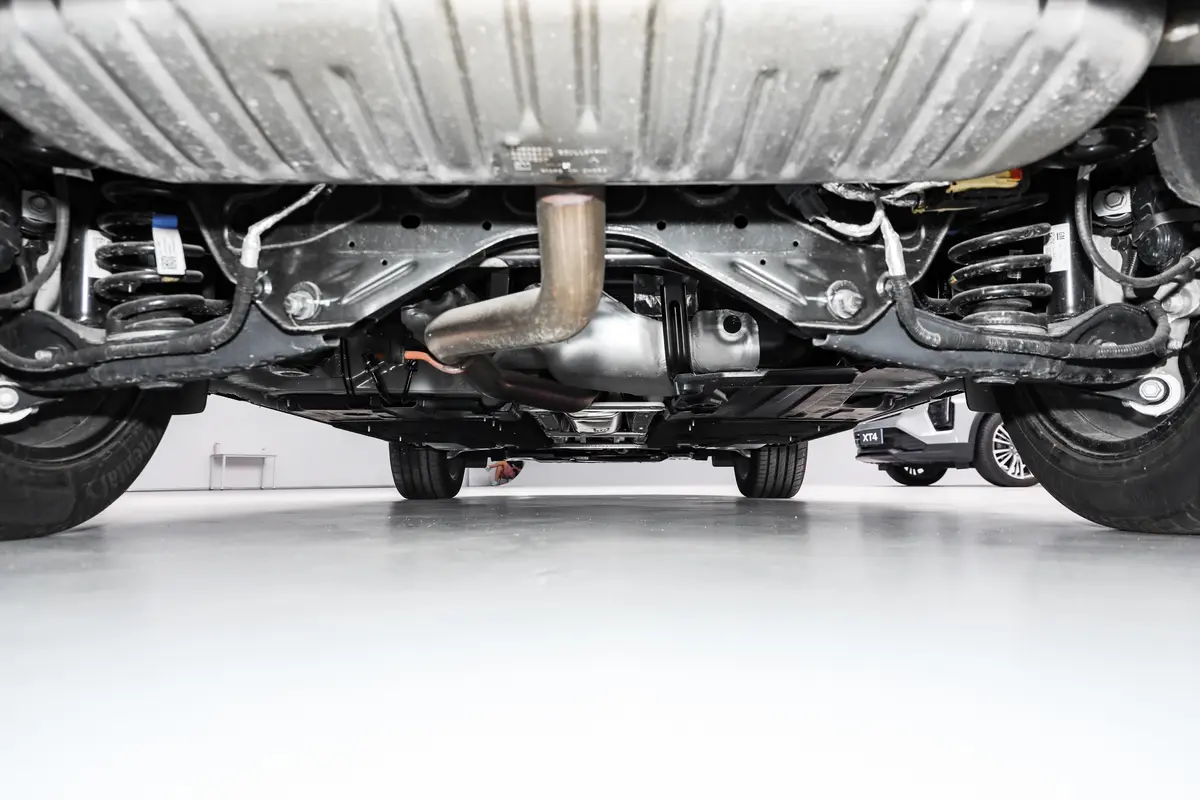 凯迪拉克XT4改款 28T 两驱豪华型后悬架整体