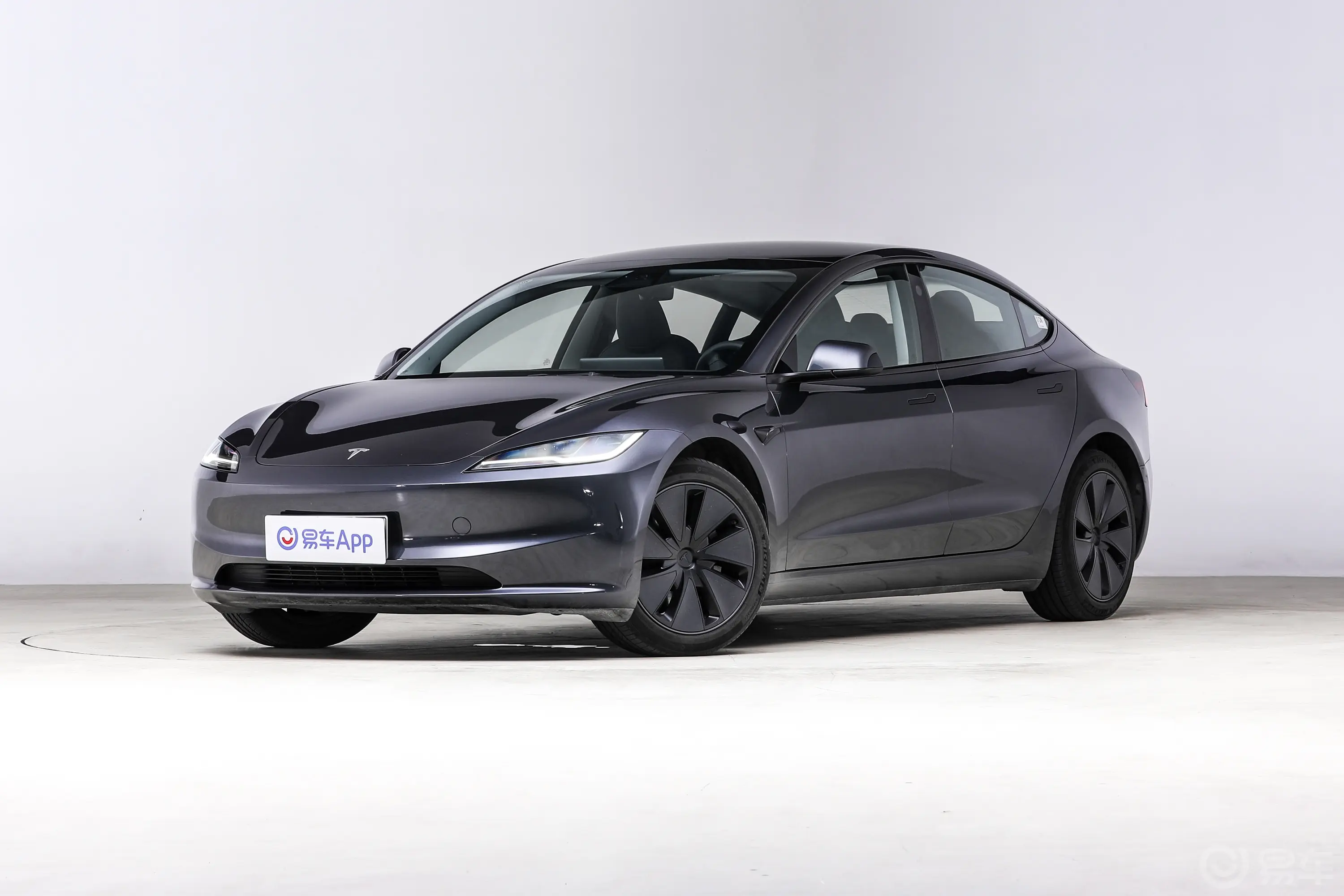Model 3634km 后轮驱动版侧前45度车头向左水平