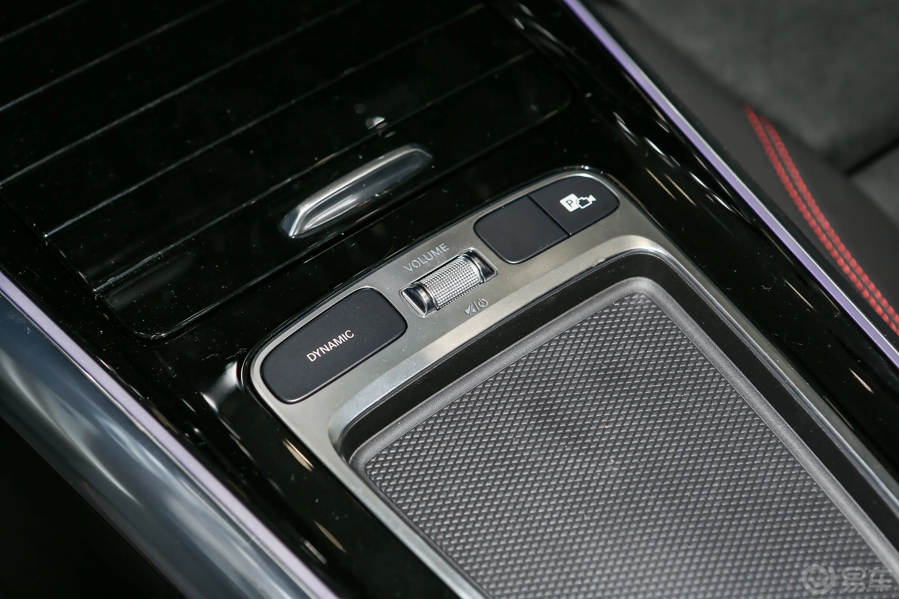 奔驰GLA AMGAMG GLA 35 4MATIC中控