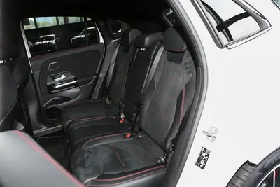 2025款 奔驰GLA AMG AMG GLA 35 4MATIC空间