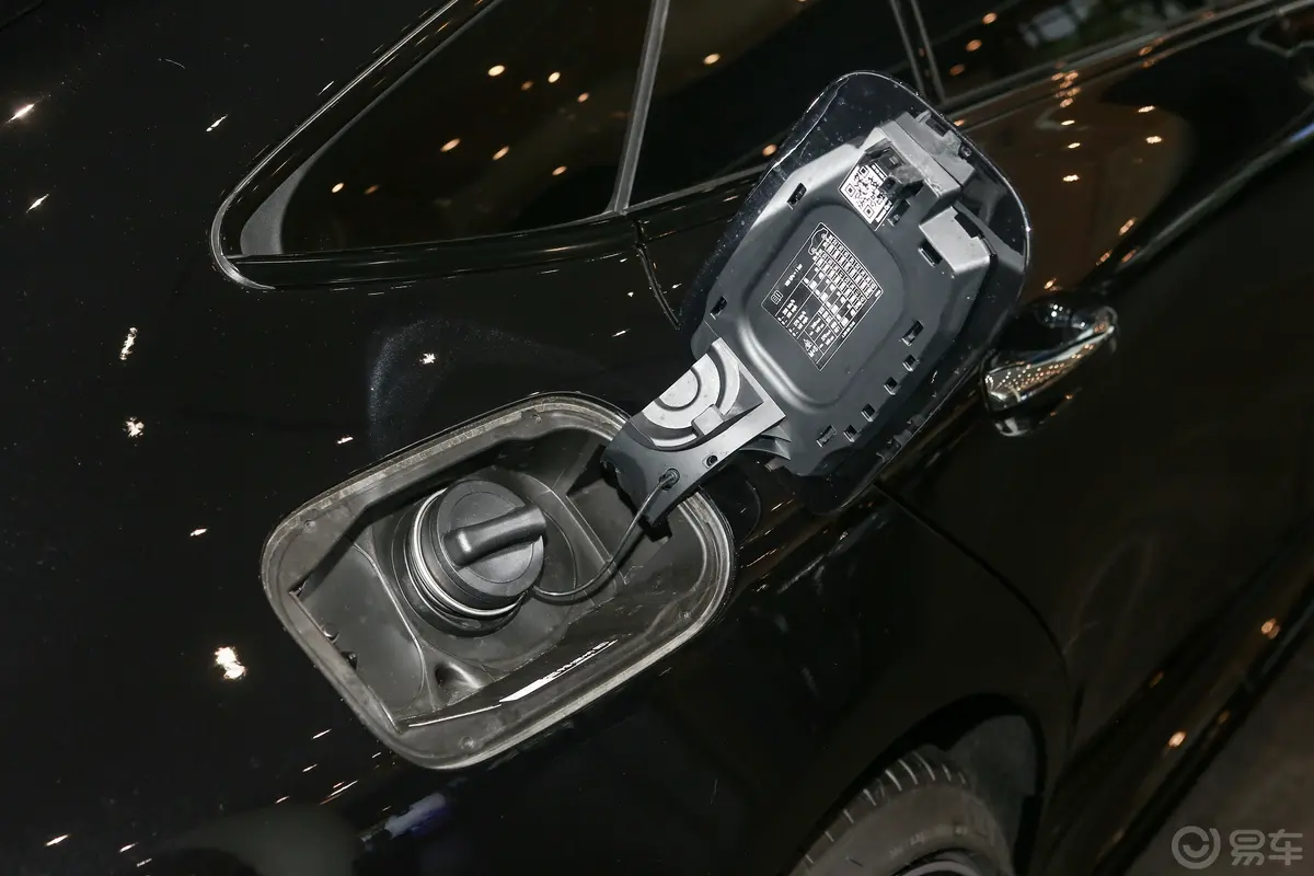 奔驰GT AMGAMG GT 50 四门跑车中国特别版加油口