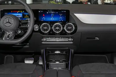 2025款 奔驰GLA AMG AMG GLA 35 4MATIC内饰