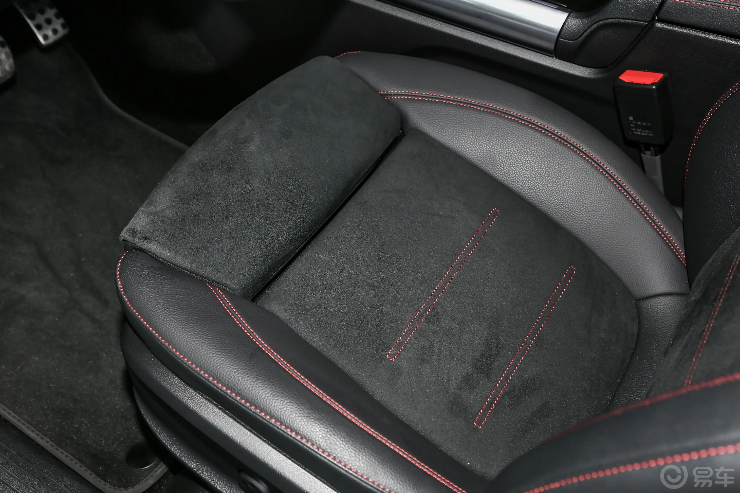 奔驰GLA AMGAMG GLA 35 4MATIC主驾驶位