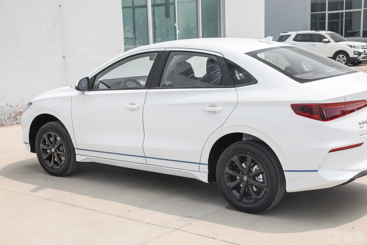 比亚迪e3420km 出行版外观细节