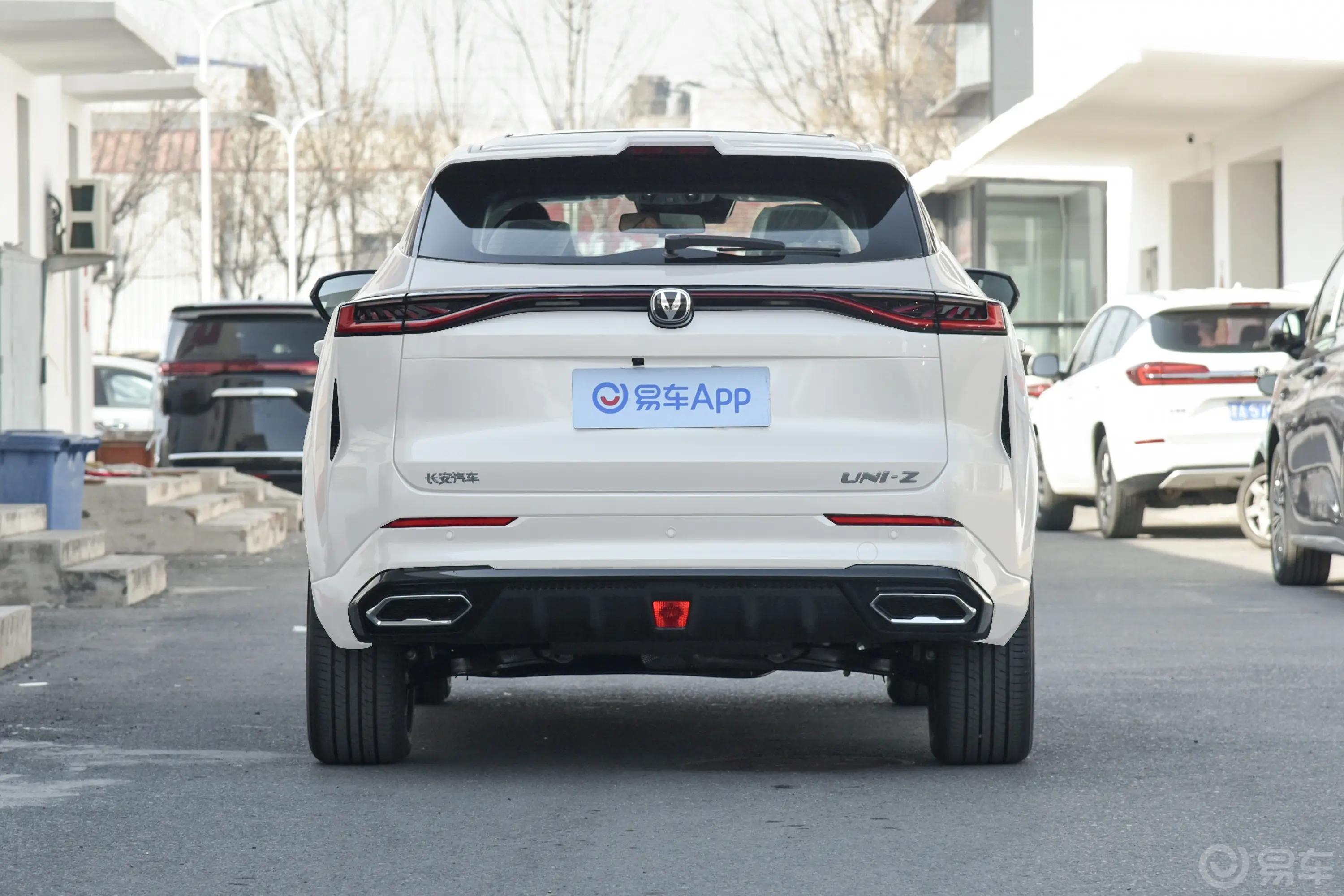长安UNI-Z新能源智慧新蓝鲸 1.5L 125km 战舰版正后水平