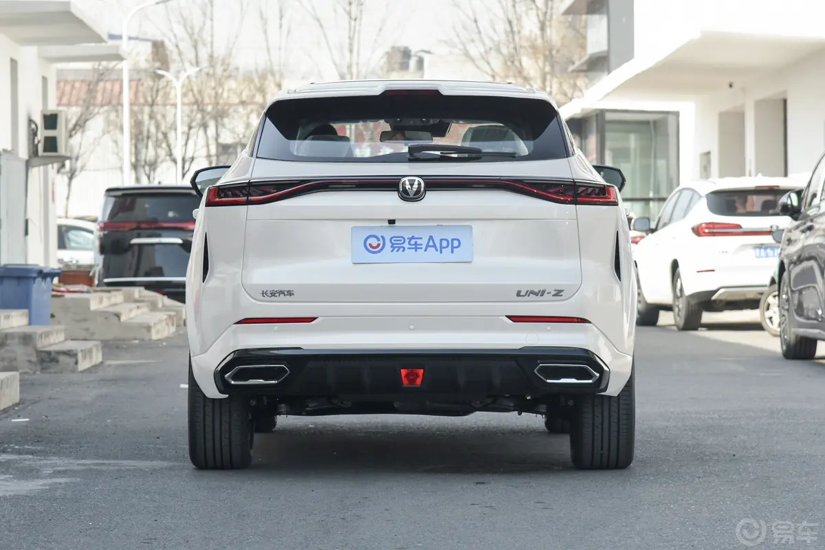长安UNI-Z新能源智慧新蓝鲸 1.5L 125km 战舰版正后水平