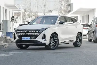 2025款 长安UNI-Z新能源 智慧新蓝鲸 1.5L 125km 战舰版外观