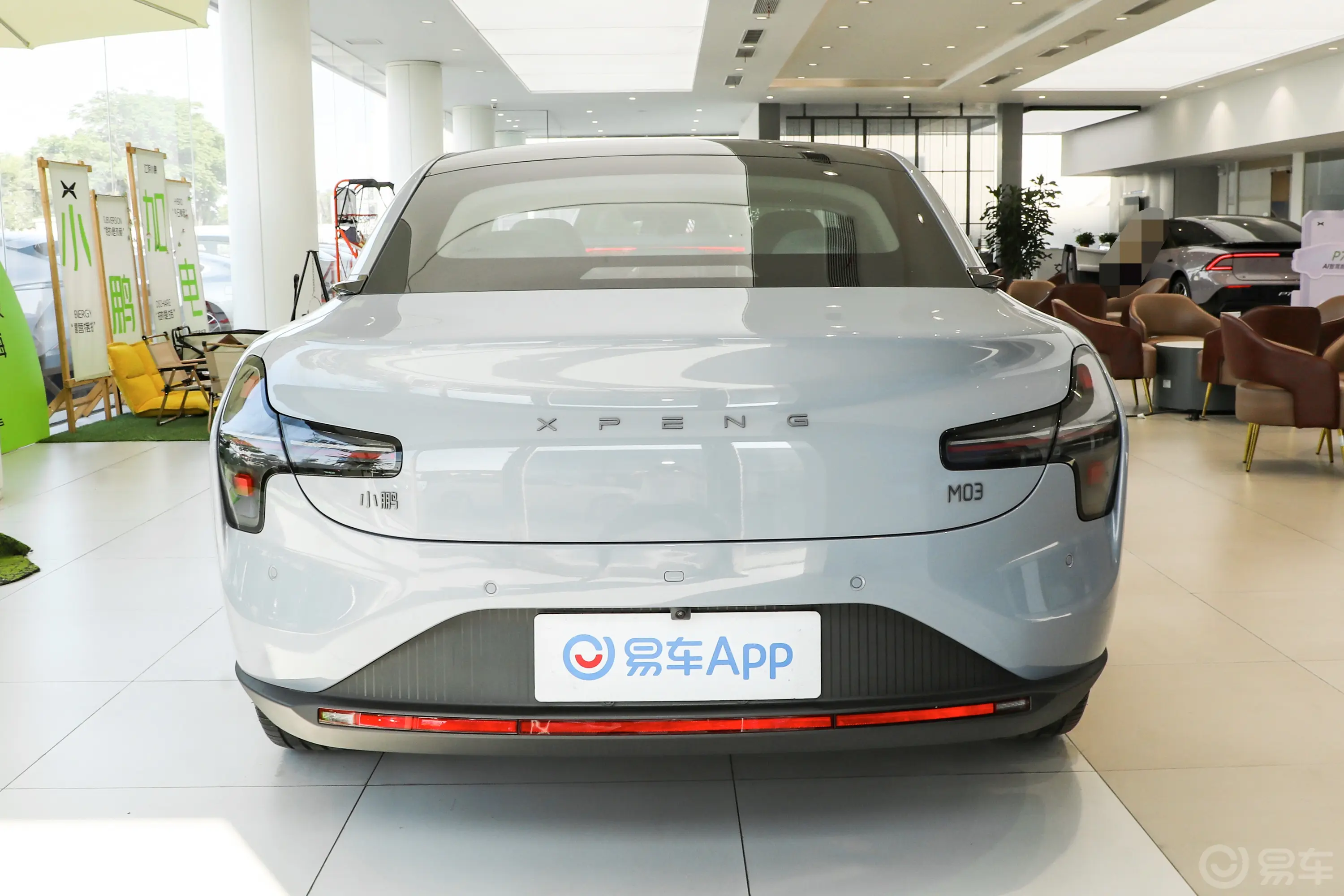 小鹏MONA M03502km 长续航Max版正后水平