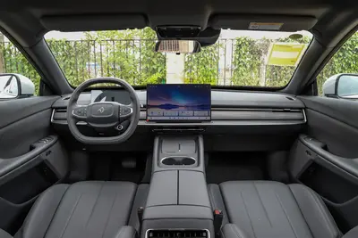 2025款 eπ007 增程版 230km 后驱Pro巡航版内饰