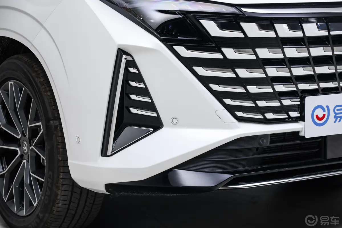 长安UNI-Z1.5T 500Bar MAX外观细节