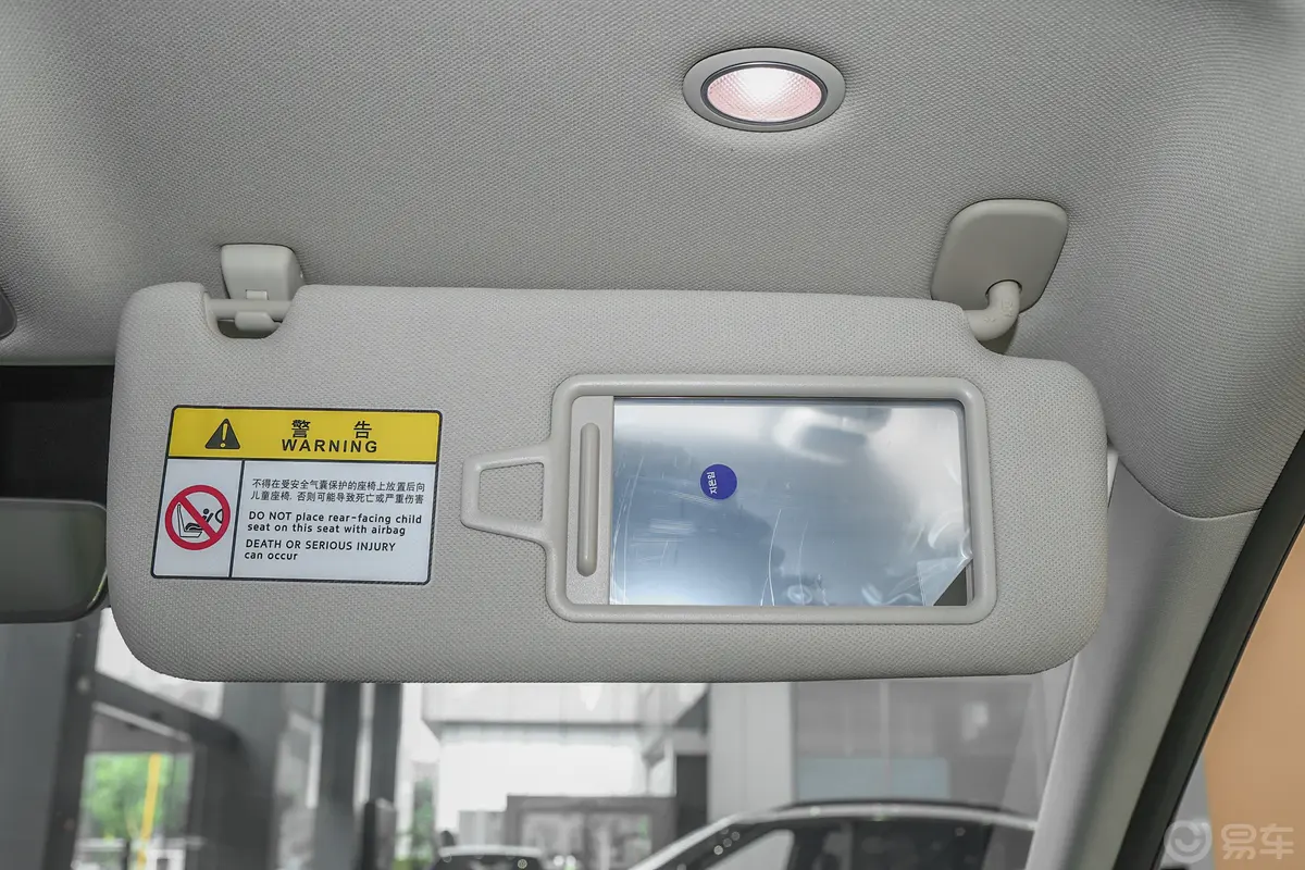 捷尼赛思GV702.5T 两驱豪华锋雅套件版副驾驶位