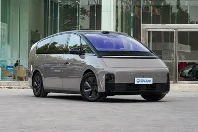 2025款 理想MEGA 710km Ultra 智能焕新版外观